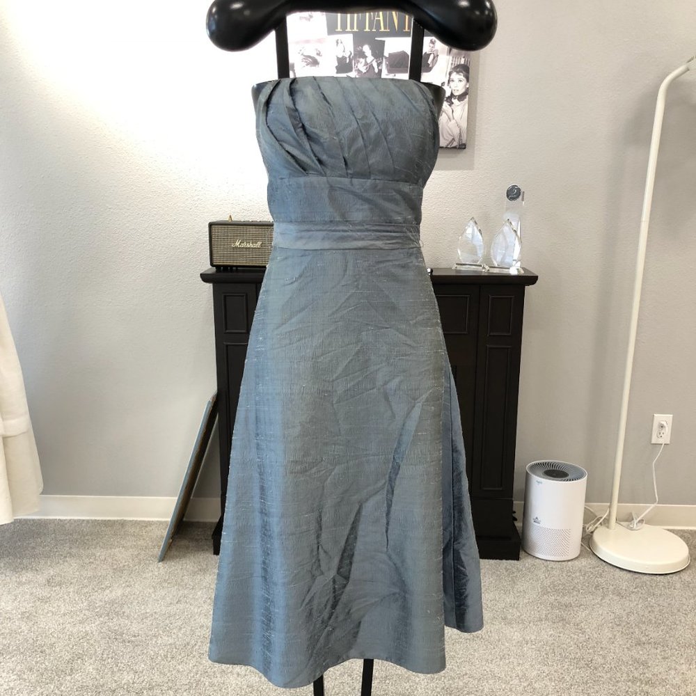 New good strapless with bow around waist party dress, size 10